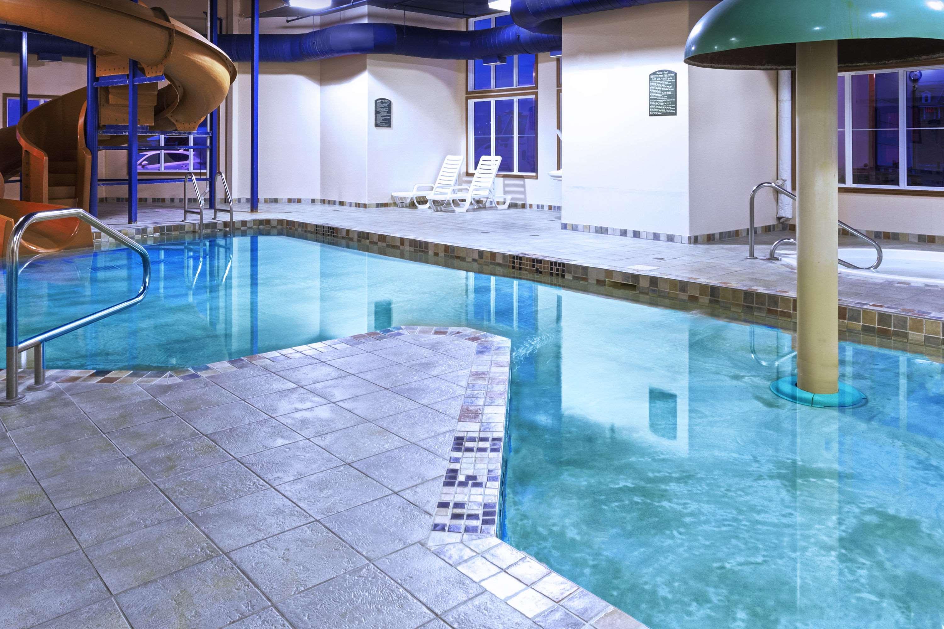 Super 8 By Wyndham Caraquet Hotell Exteriör bild