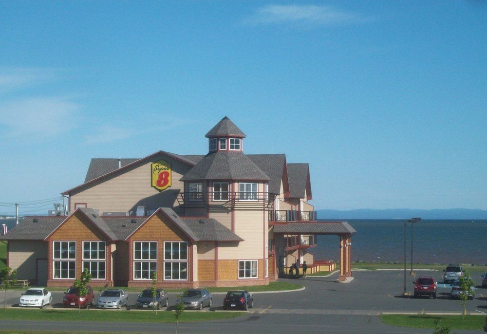 Super 8 By Wyndham Caraquet Hotell Exteriör bild