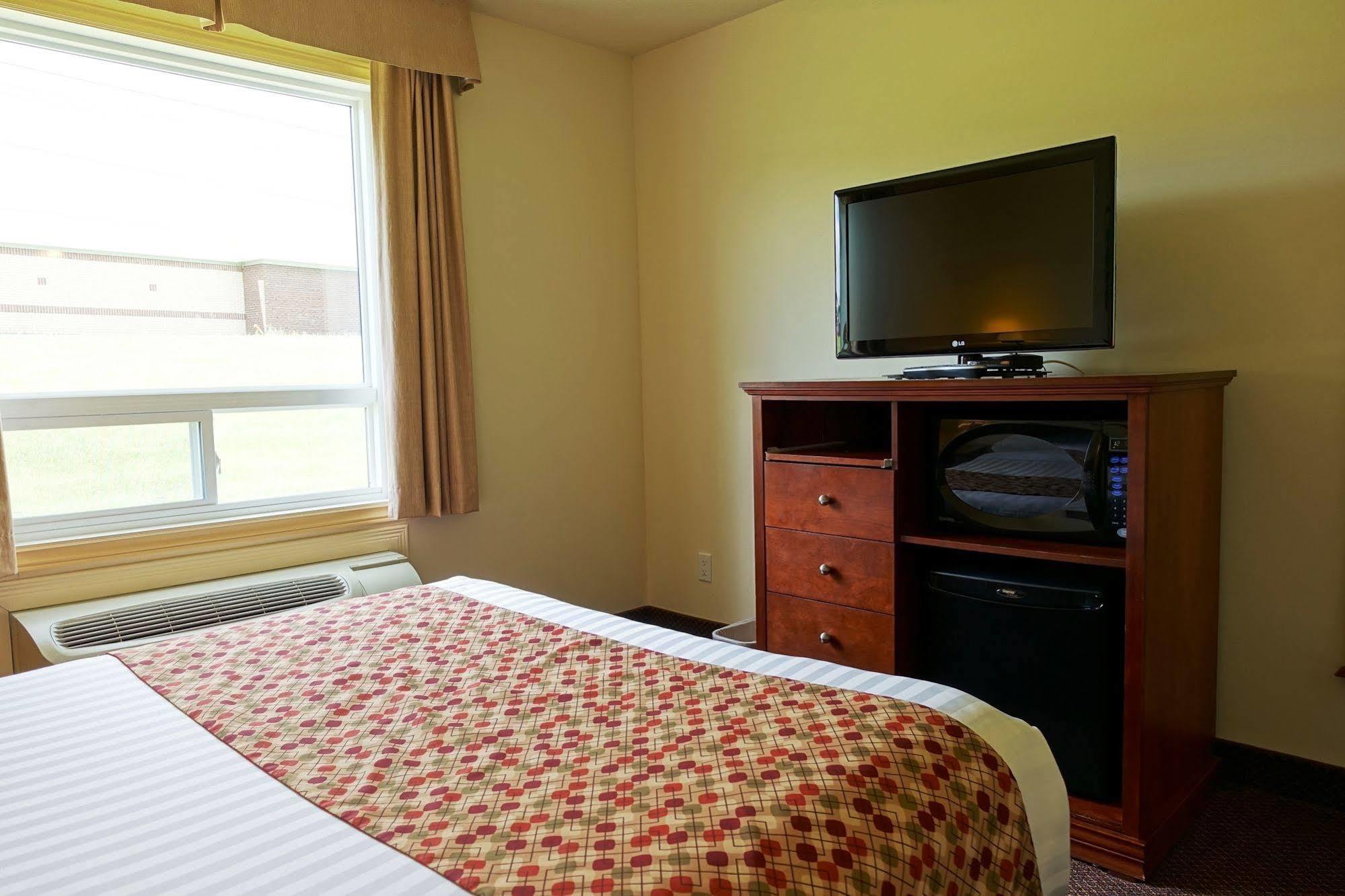 Super 8 By Wyndham Caraquet Hotell Exteriör bild